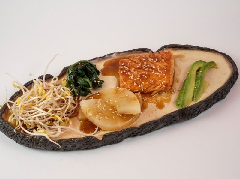 Çıtır Sebzeli Pad Thai Somon — Konoha Fit